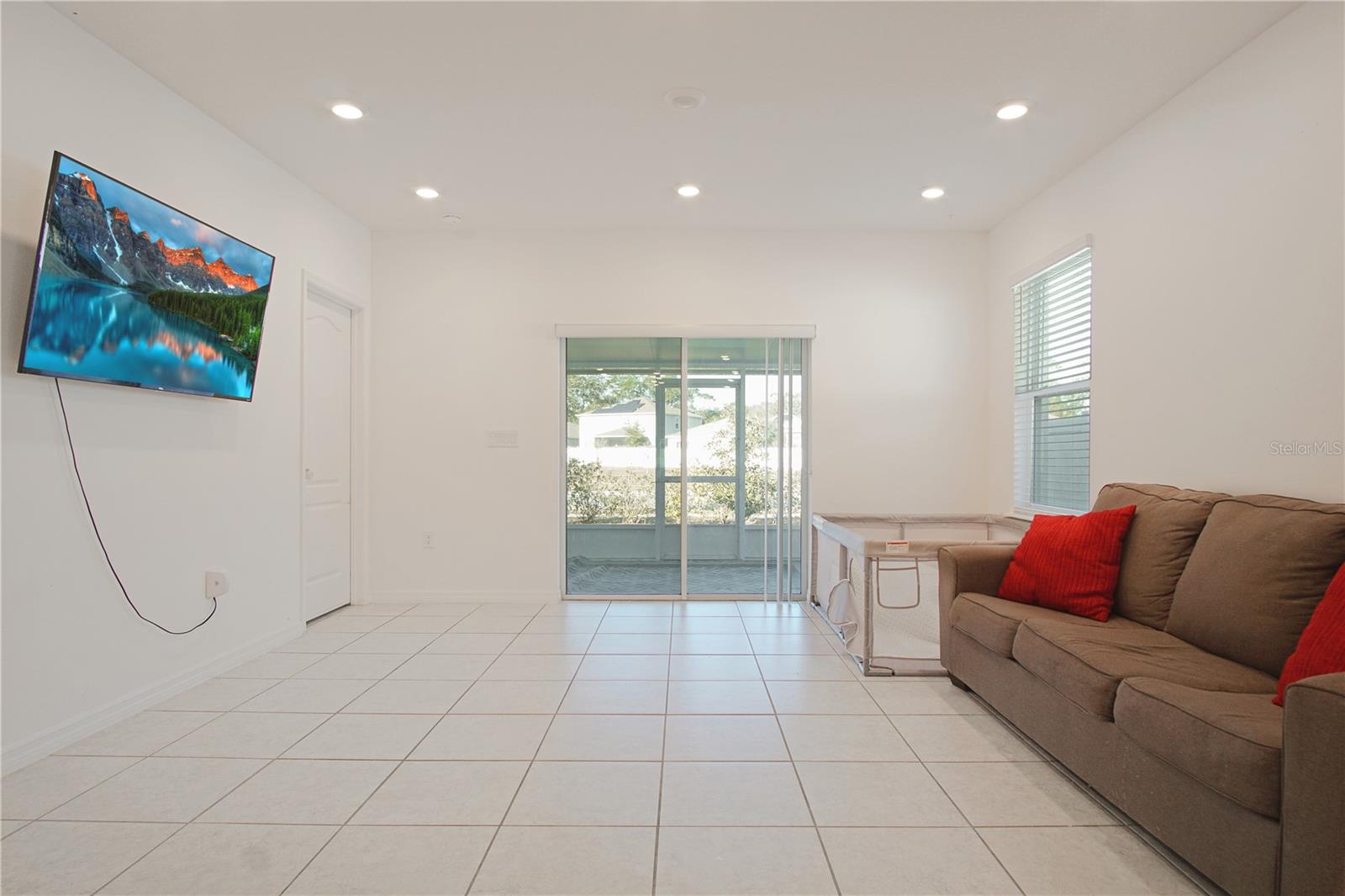 Image 12 of 27 For 920 Bocavista Court