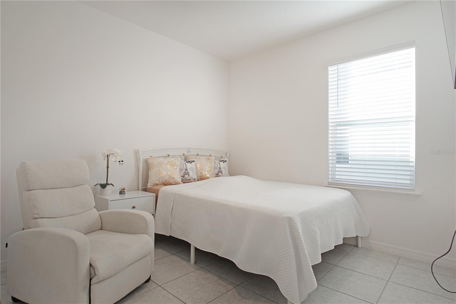 Image 18 of 27 For 920 Bocavista Court