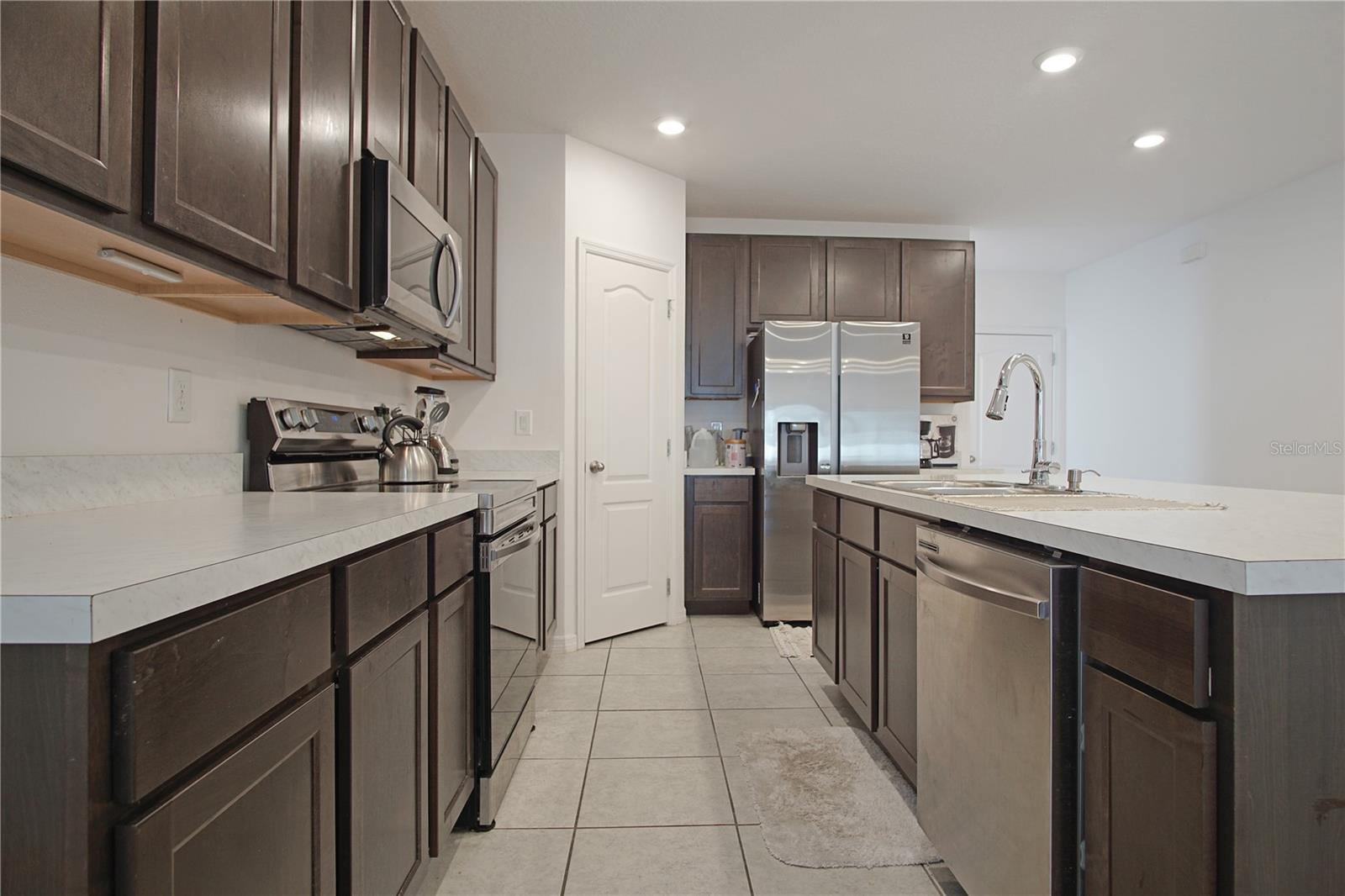 Image 9 of 27 For 920 Bocavista Court