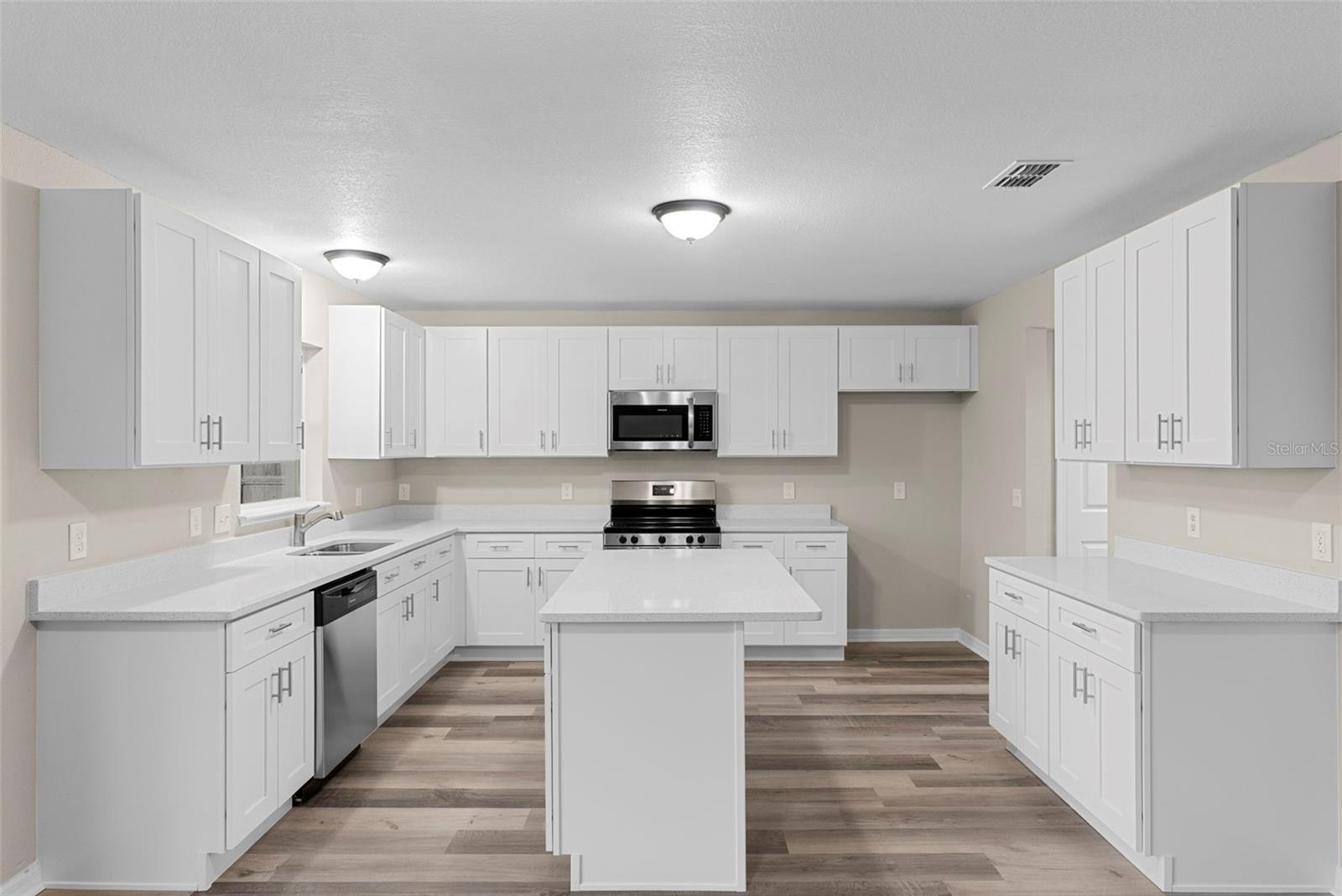 Image 12 of 38 For 917 Kenbar Avenue