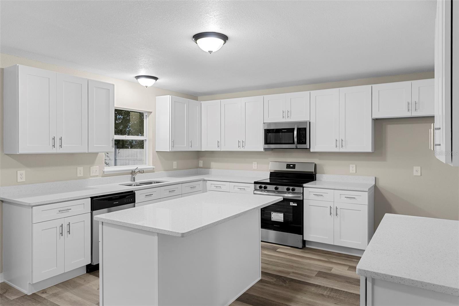 Image 13 of 38 For 917 Kenbar Avenue