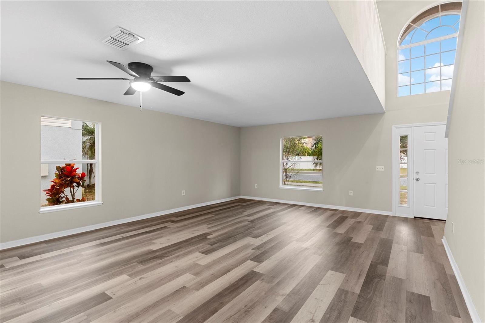 Image 8 of 38 For 917 Kenbar Avenue