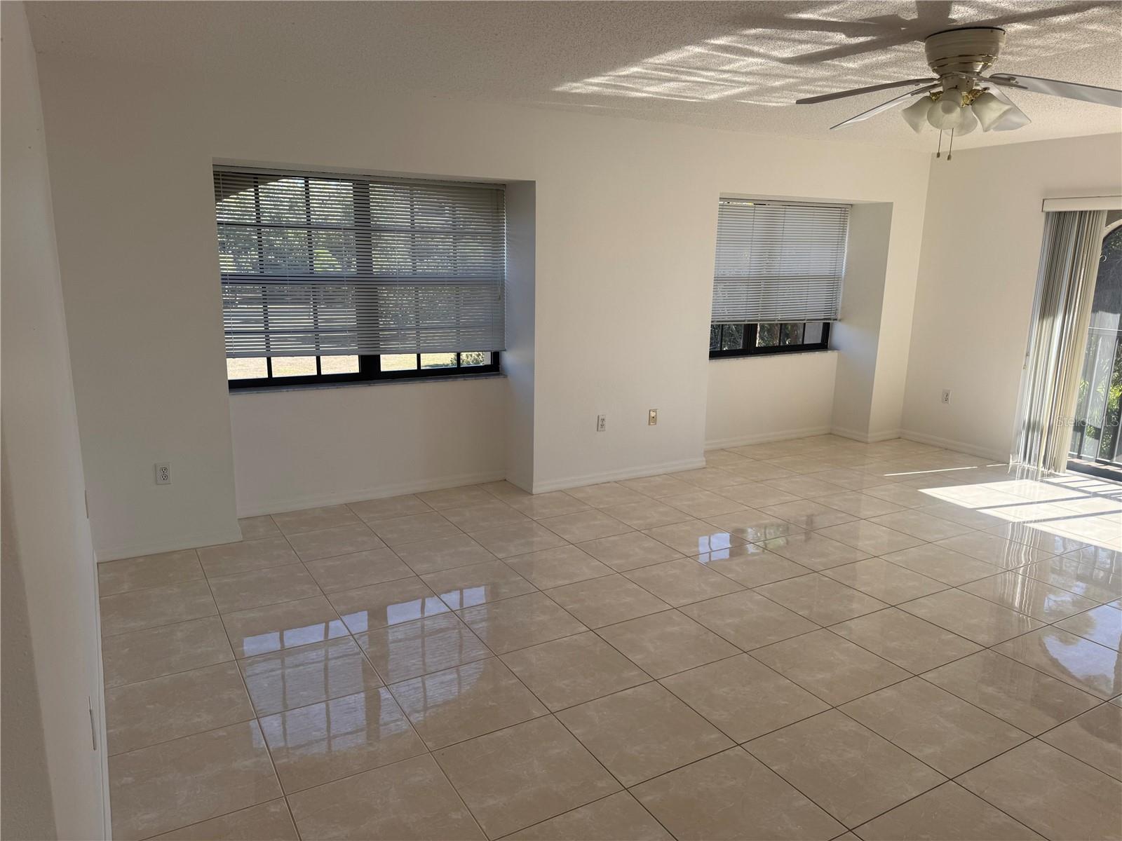 Image 12 of 50 For 23465 Harborview Road 201