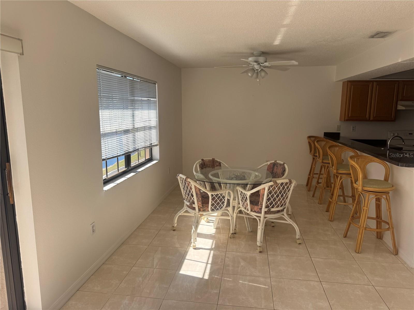 Image 16 of 50 For 23465 Harborview Road 201