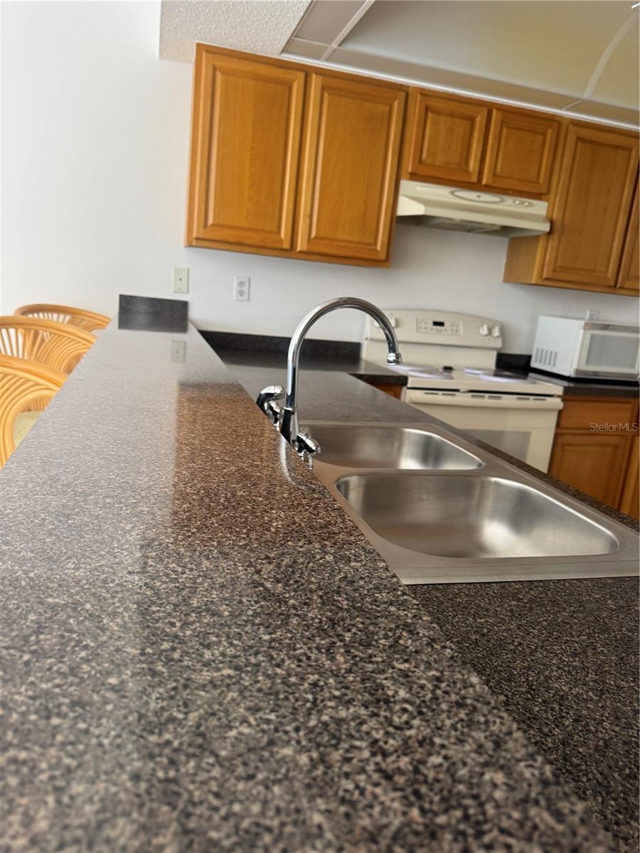 Image 19 of 50 For 23465 Harborview Road 201