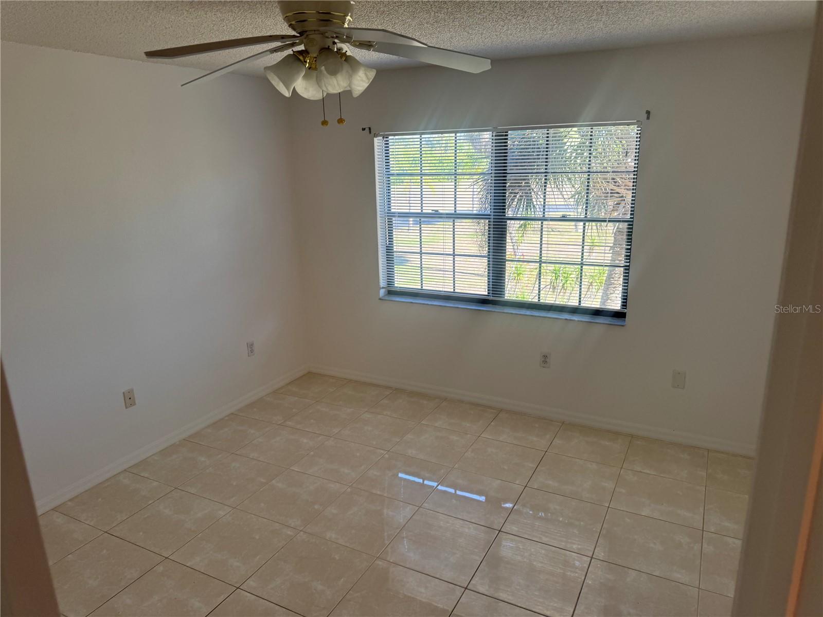 Image 29 of 50 For 23465 Harborview Road 201