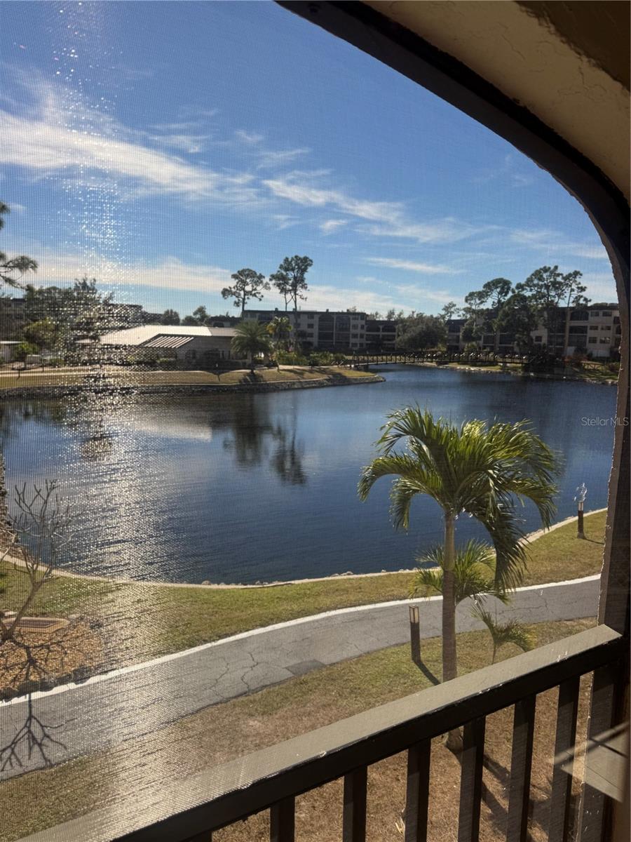 Image 32 of 50 For 23465 Harborview Road 201