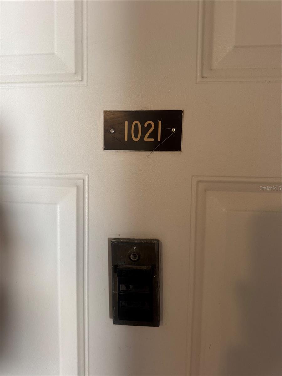 Image 5 of 50 For 23465 Harborview Road 201