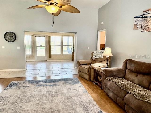 Image 3 of 61 For 422 Harbourview Drive