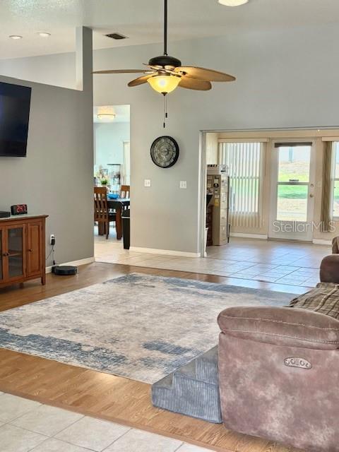 Image 4 of 61 For 422 Harbourview Drive