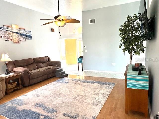 Image 5 of 61 For 422 Harbourview Drive