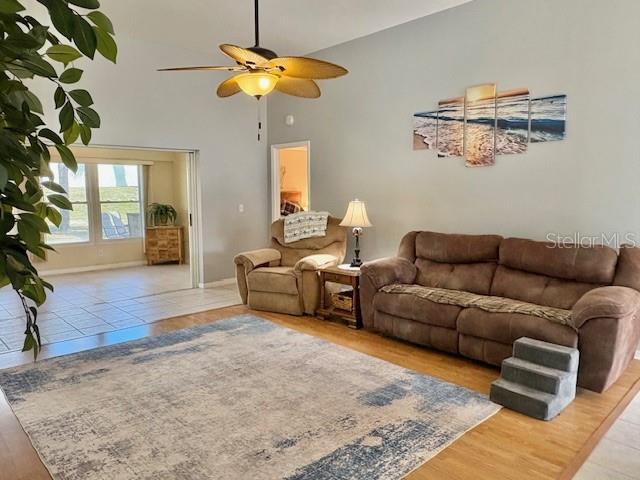 Image 6 of 61 For 422 Harbourview Drive