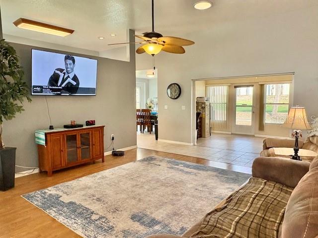 Image 7 of 61 For 422 Harbourview Drive