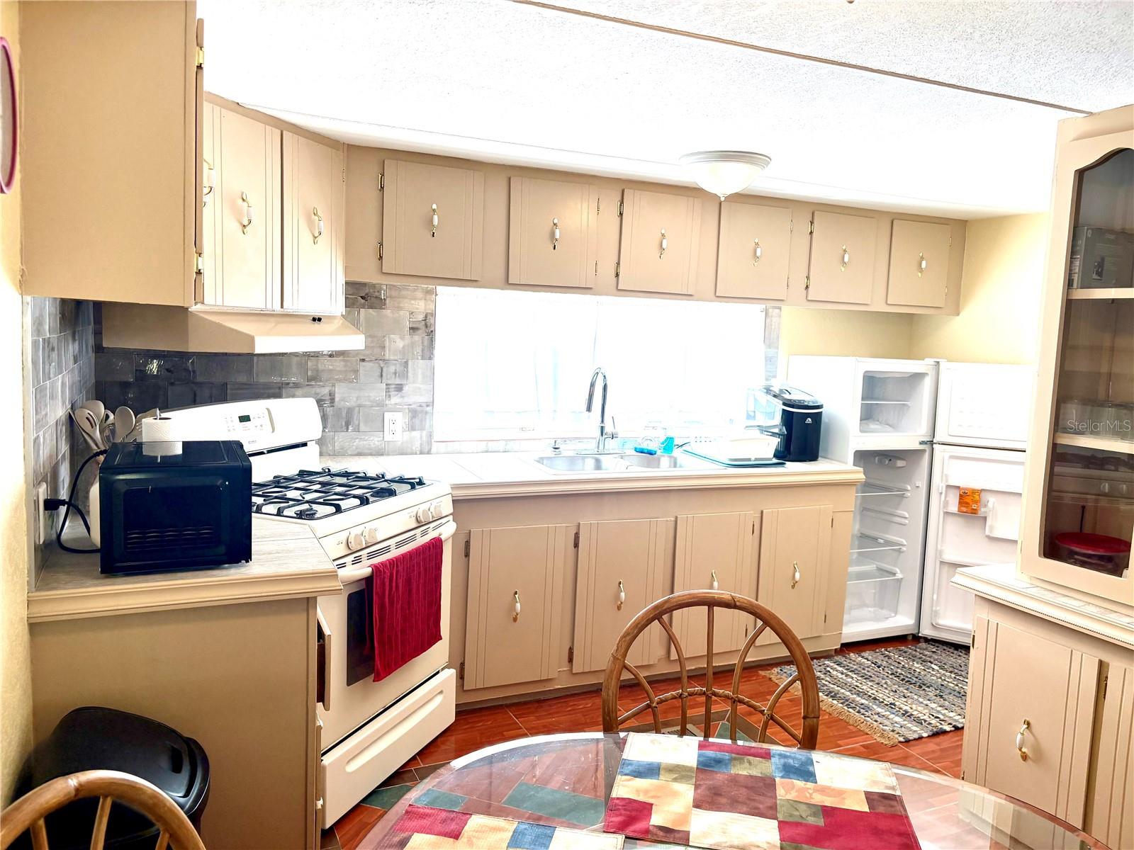 Image 8 of 28 For 76 Rosalie Oaks Boulevard