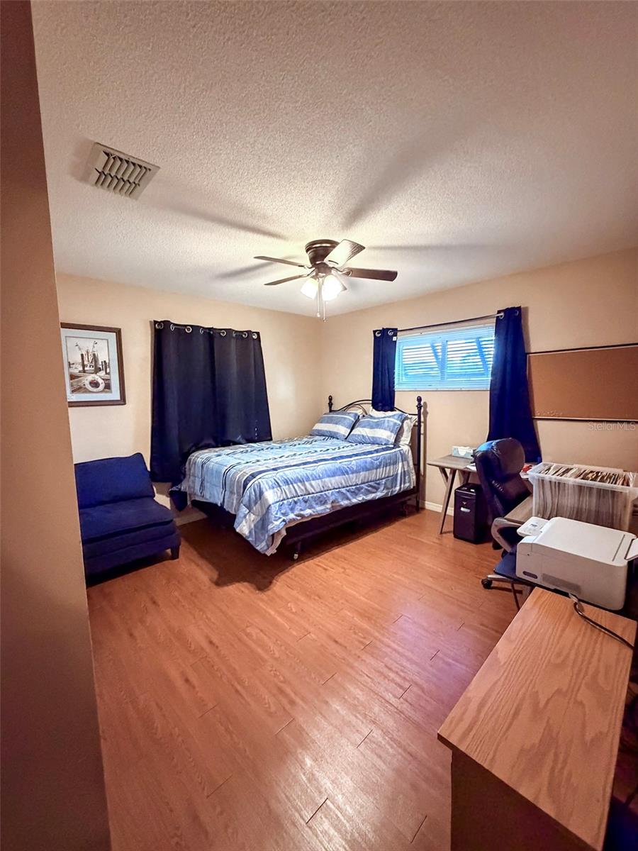 Image 18 of 21 For 404 Heron Street