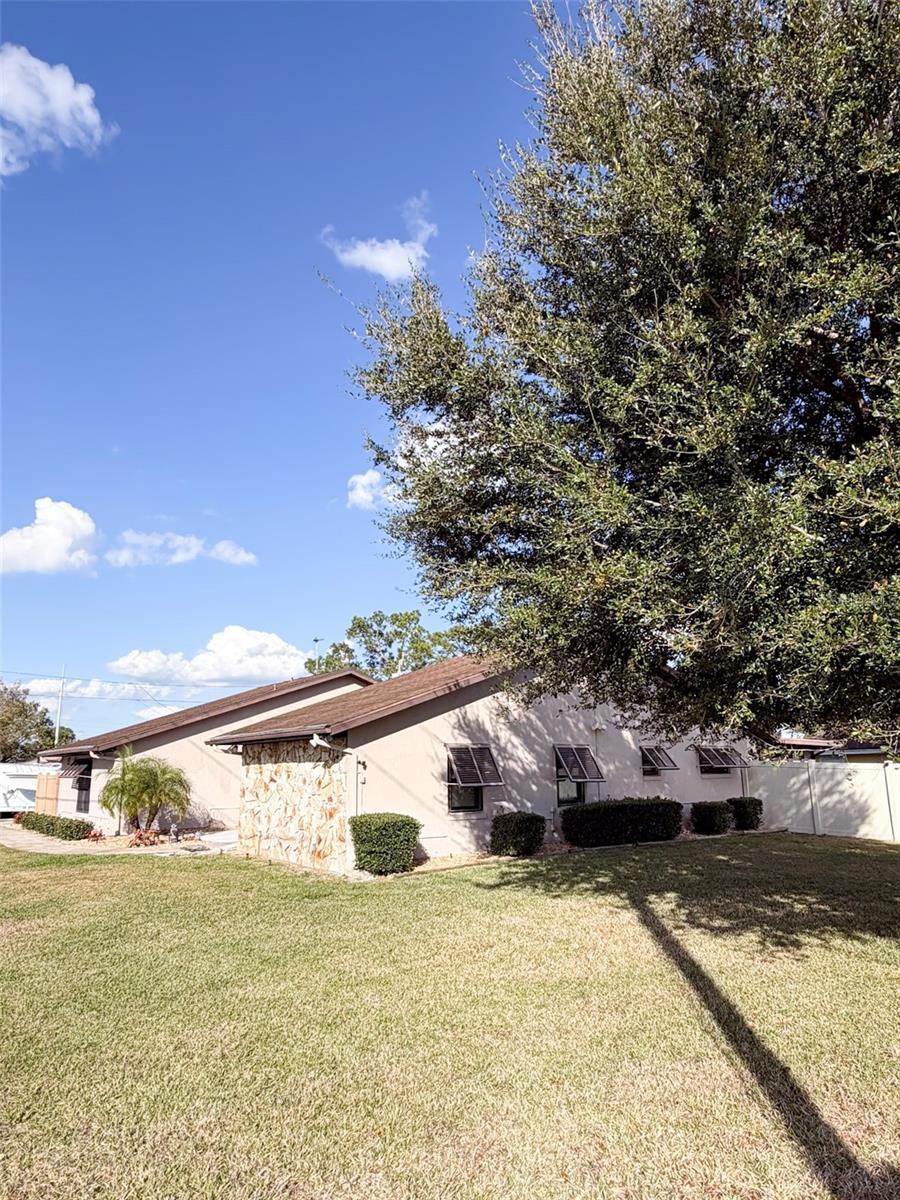 Image 3 of 21 For 404 Heron Street