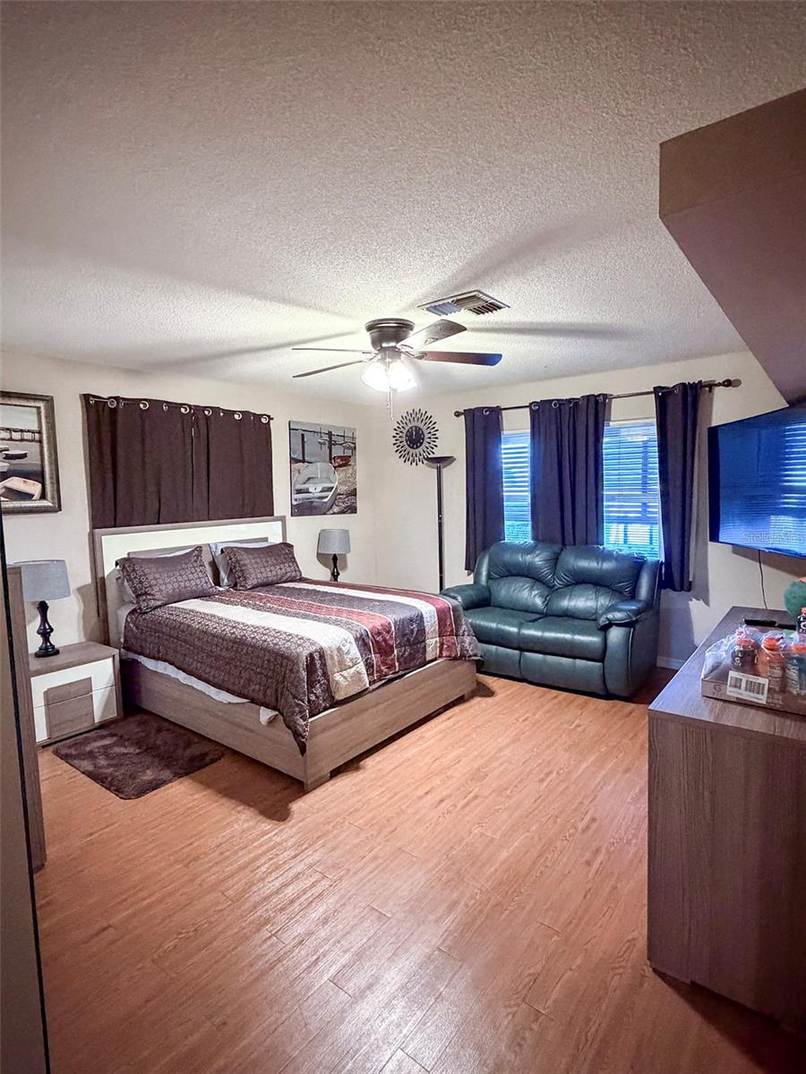 Image 7 of 21 For 404 Heron Street