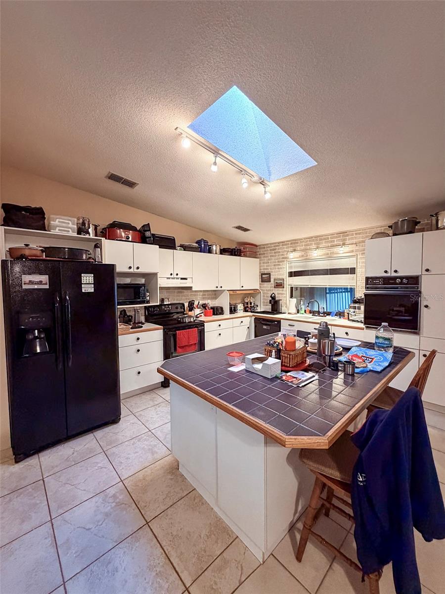 Image 9 of 21 For 404 Heron Street