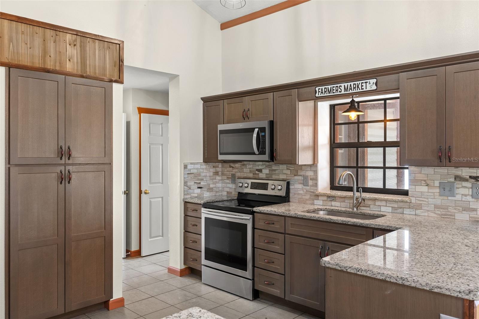 Image 17 of 46 For 17620 Poyner Road N