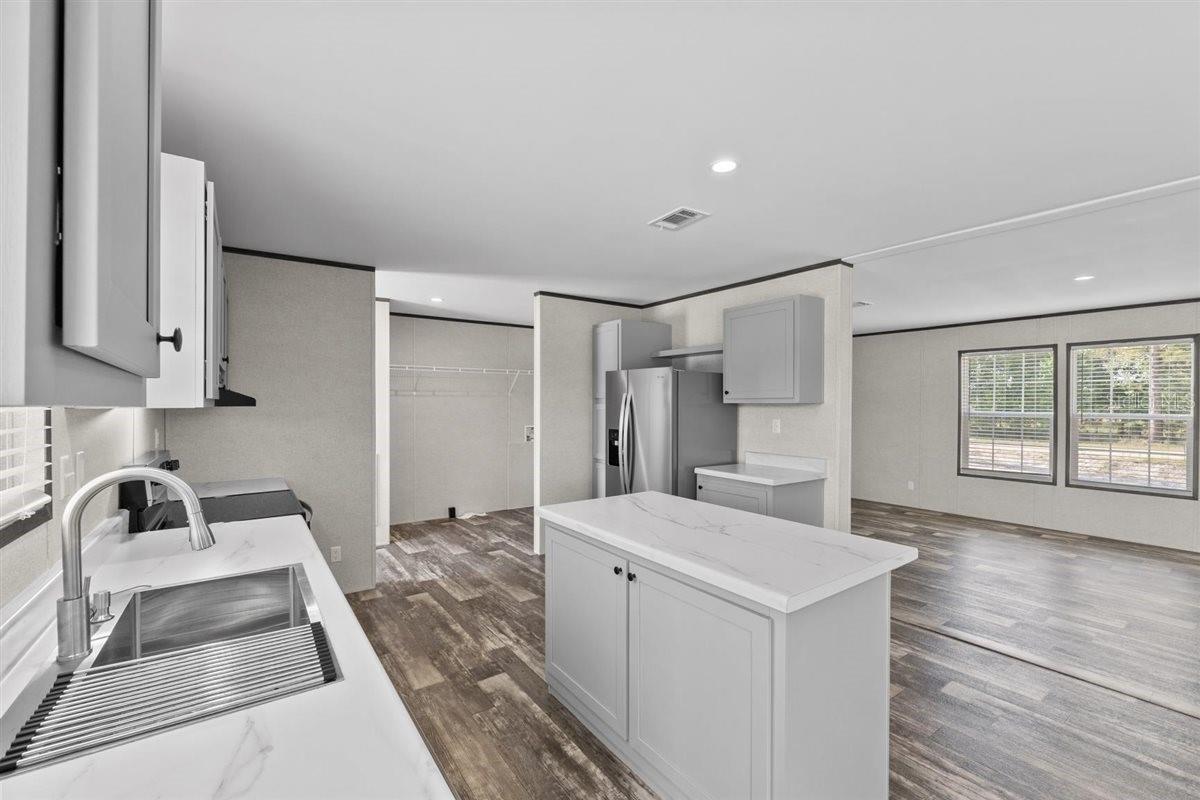 Image 18 of 36 For 2436 Edwin Street Ne