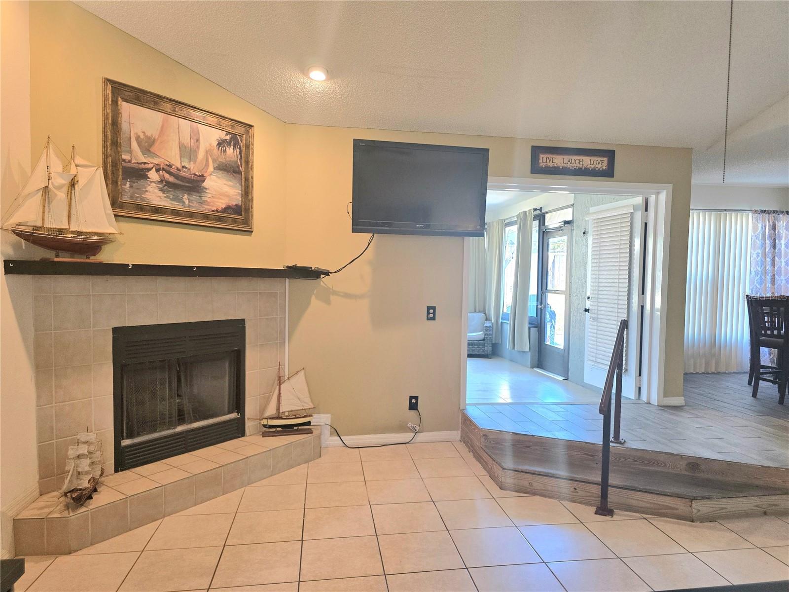 Image 10 of 41 For 707 Cambridge Way