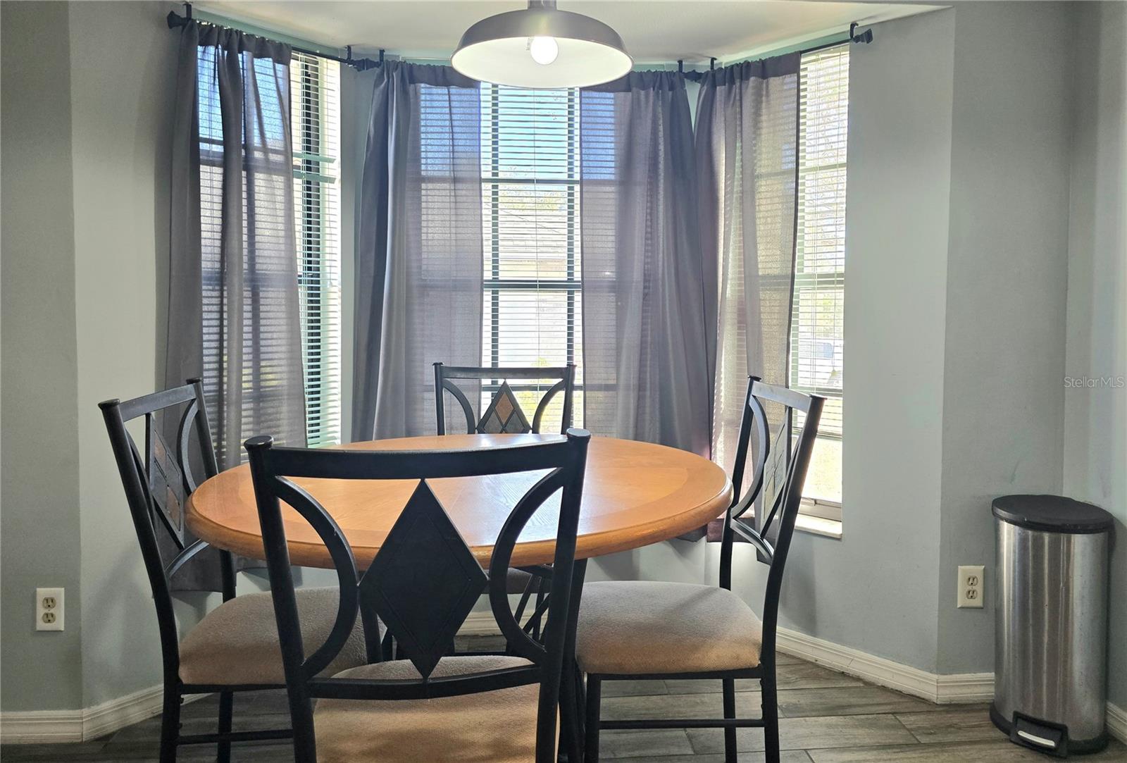 Image 16 of 41 For 707 Cambridge Way