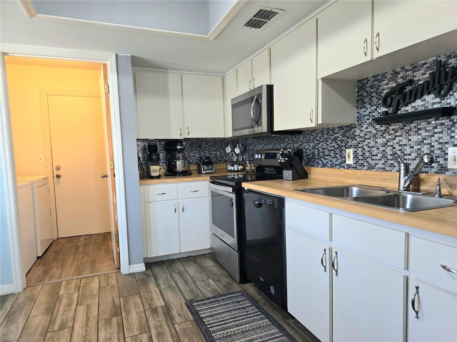 Image 17 of 41 For 707 Cambridge Way