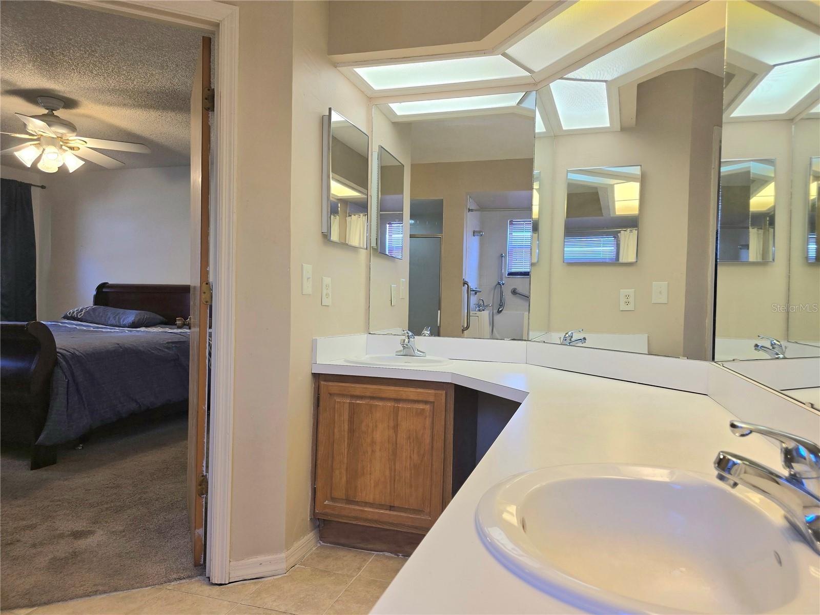 Image 22 of 41 For 707 Cambridge Way