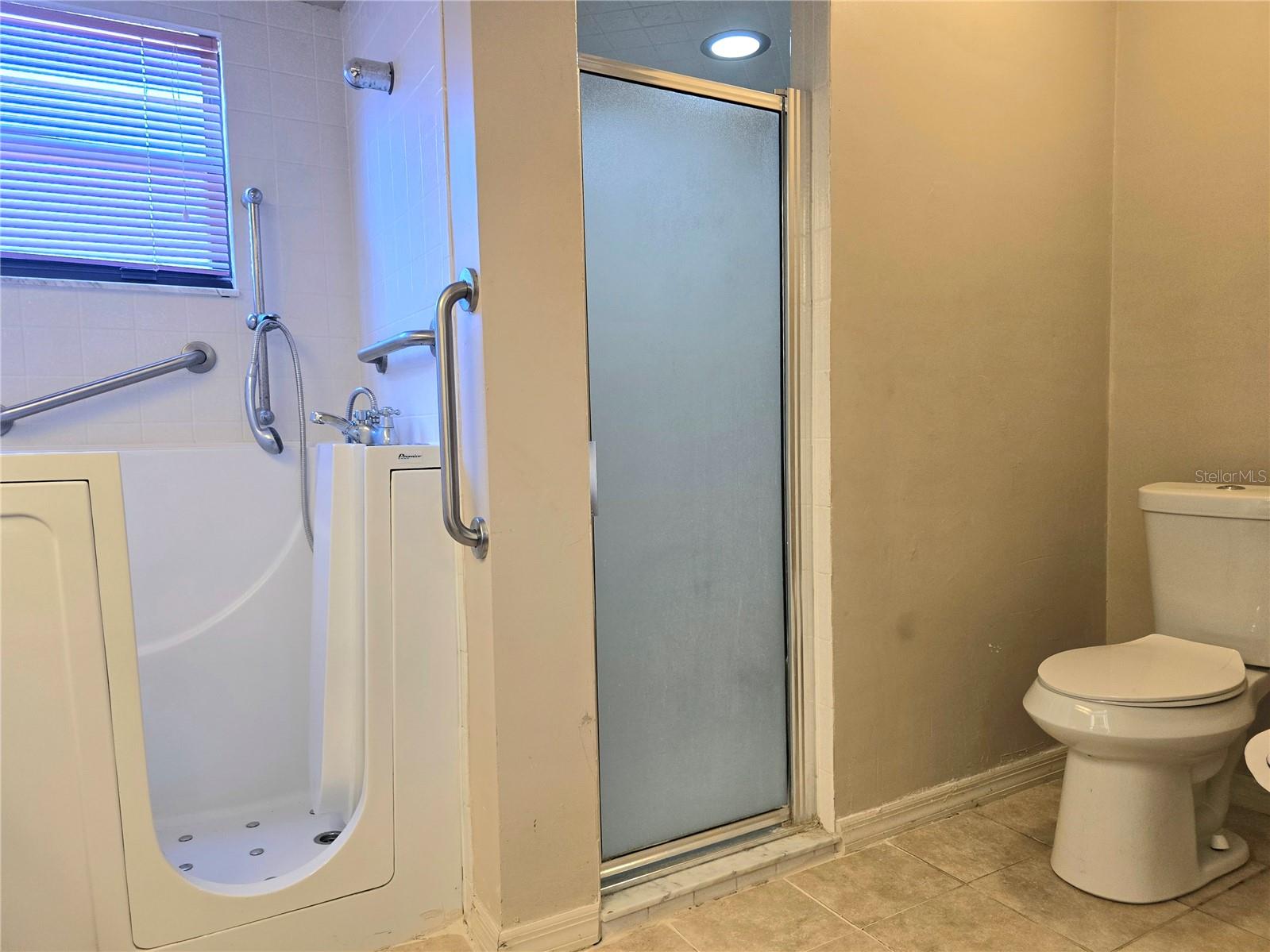 Image 23 of 41 For 707 Cambridge Way