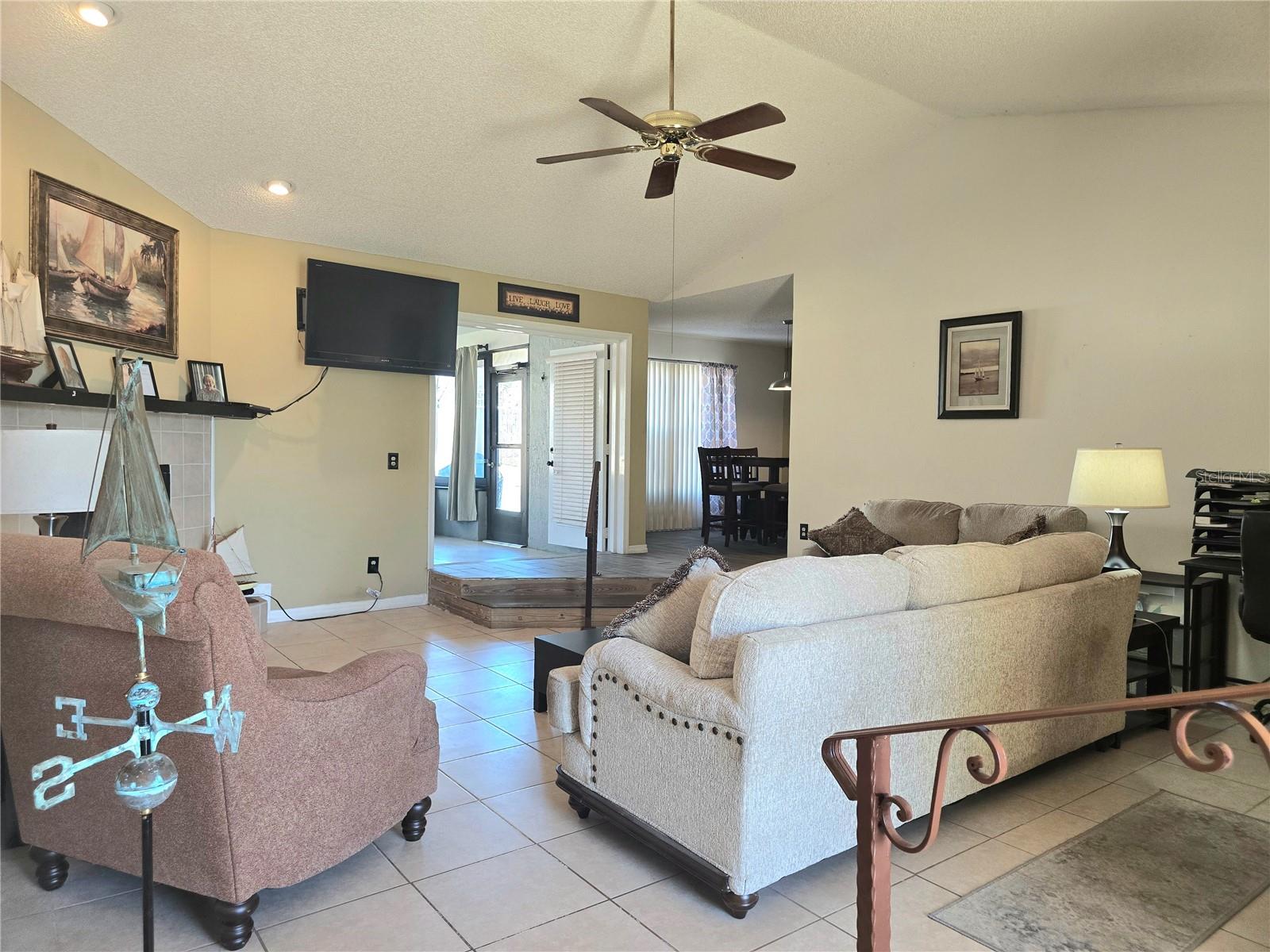 Image 4 of 41 For 707 Cambridge Way