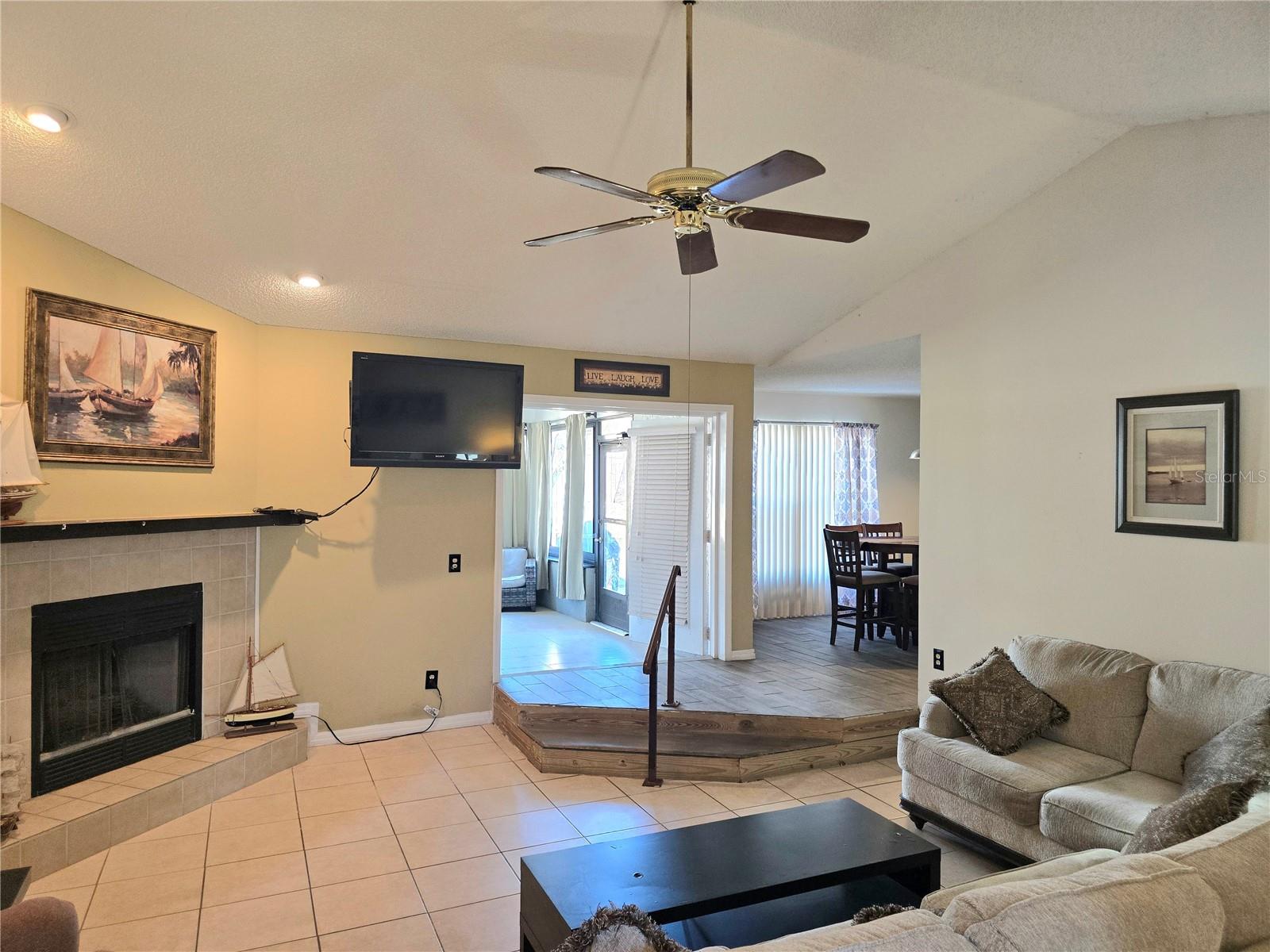 Image 6 of 41 For 707 Cambridge Way