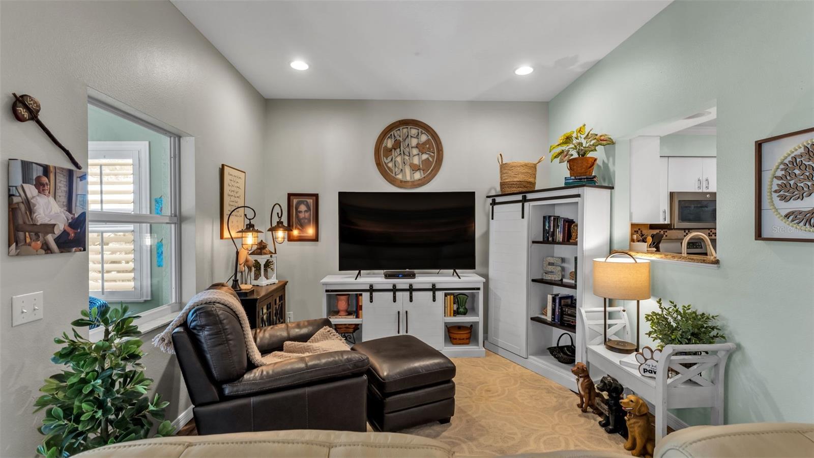 Image 18 of 47 For 728 Canberra Road