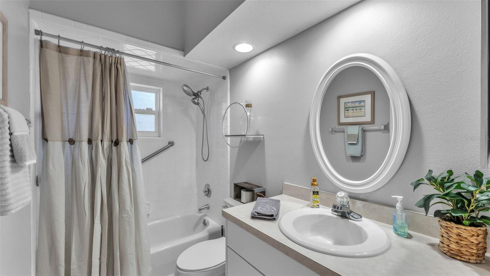 Image 35 of 47 For 728 Canberra Road