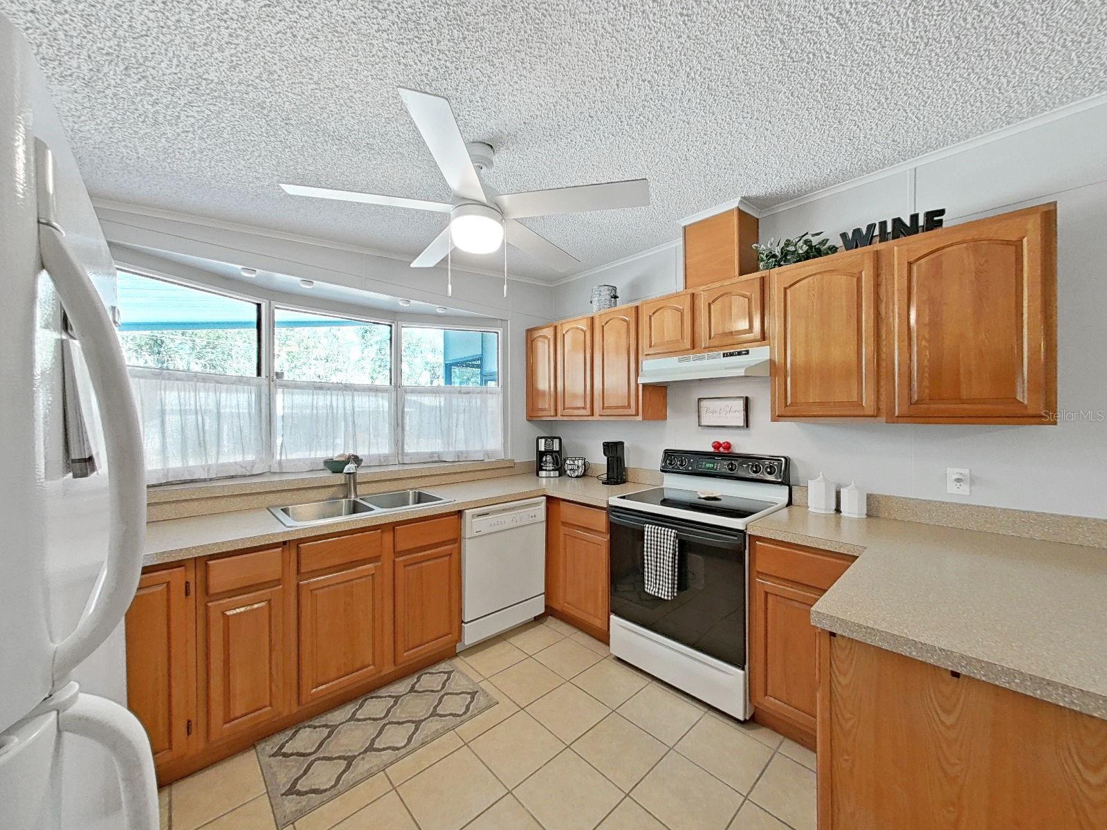 Image 10 of 38 For 1811 Fox Hill Dr