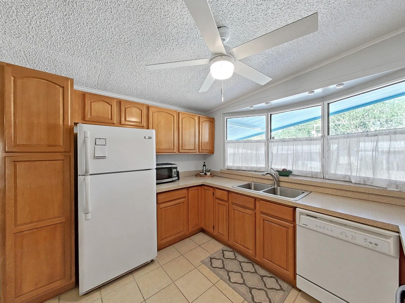 Image 11 of 38 For 1811 Fox Hill Dr