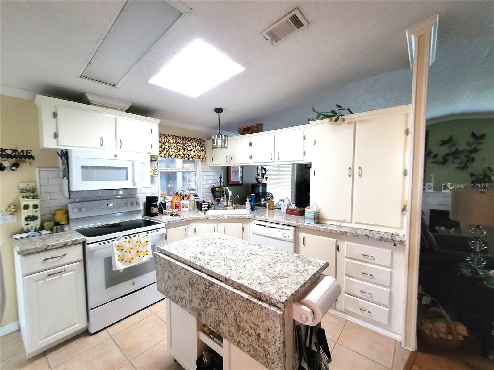 Image 16 of 100 For 298 Townbridge Drive