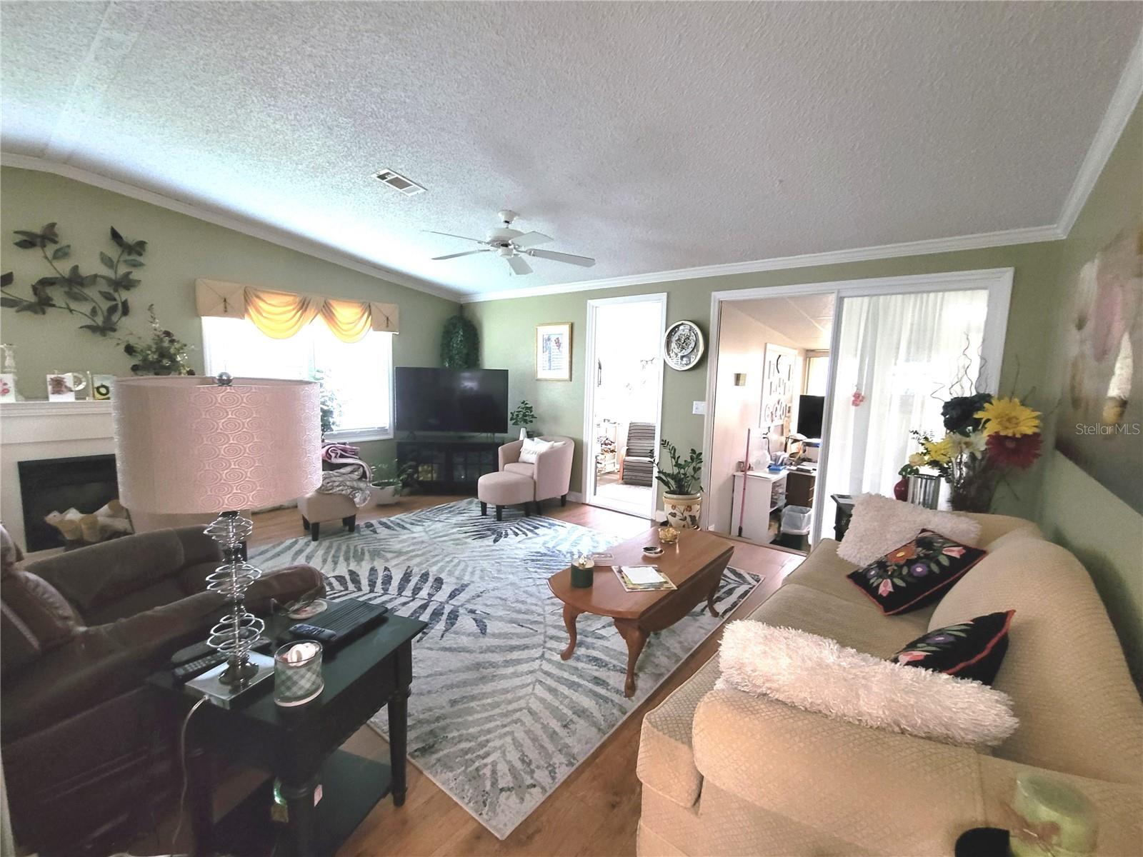 Image 21 of 100 For 298 Townbridge Drive