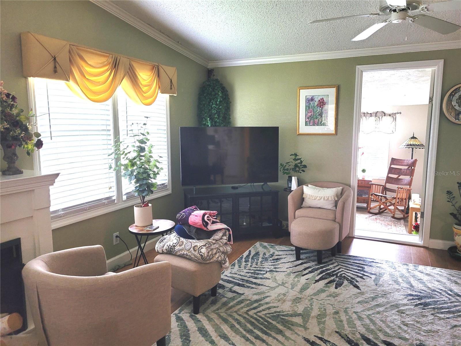 Image 23 of 100 For 298 Townbridge Drive