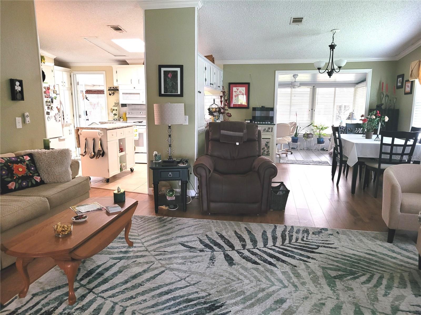 Image 24 of 100 For 298 Townbridge Drive