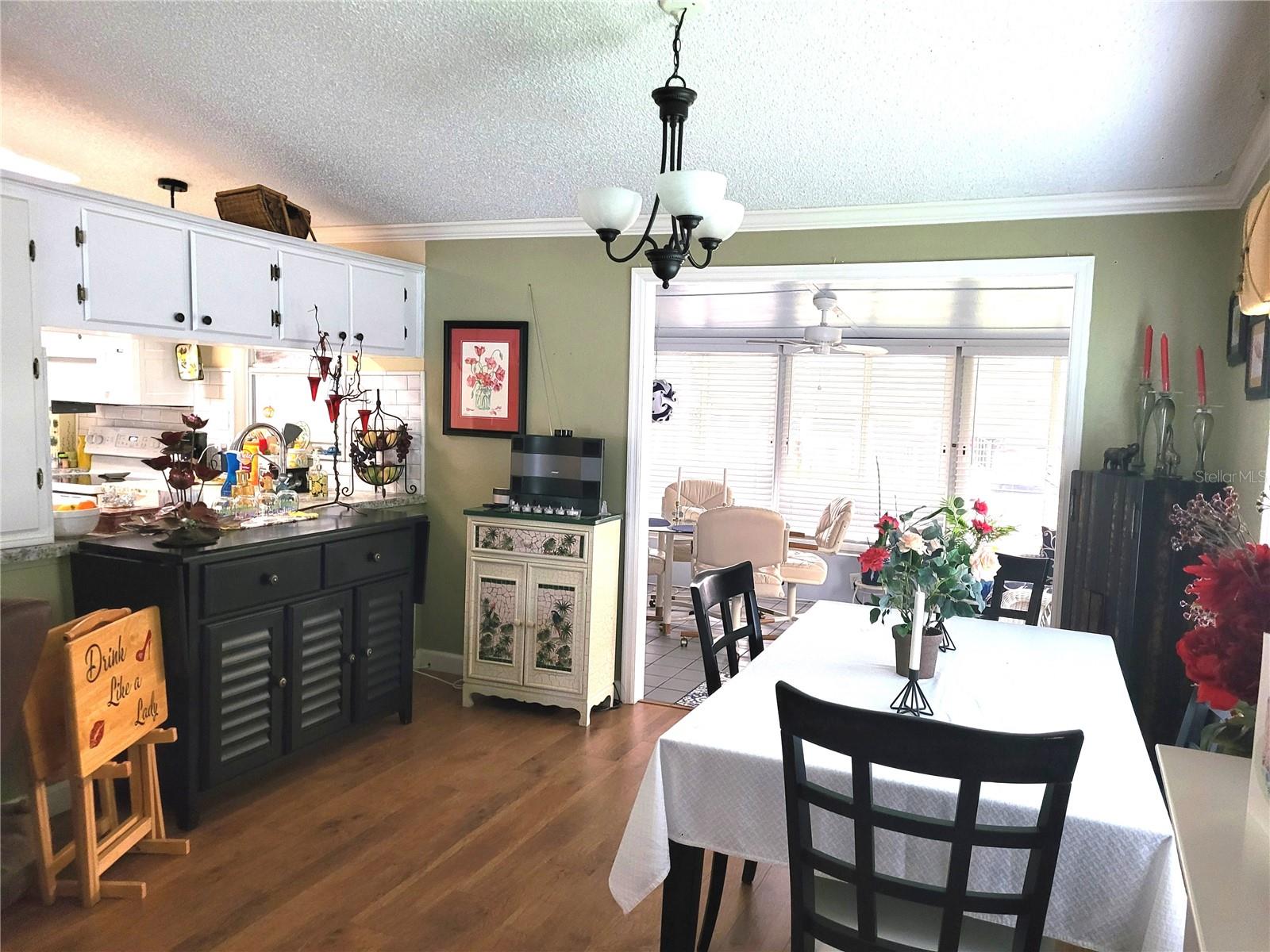 Image 26 of 100 For 298 Townbridge Drive