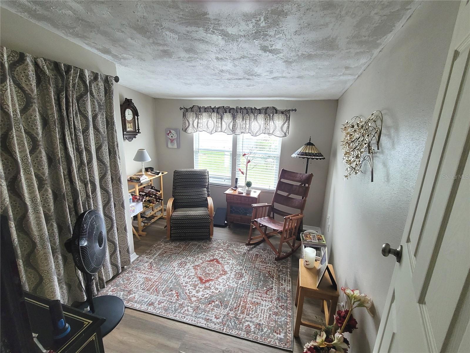 Image 33 of 100 For 298 Townbridge Drive