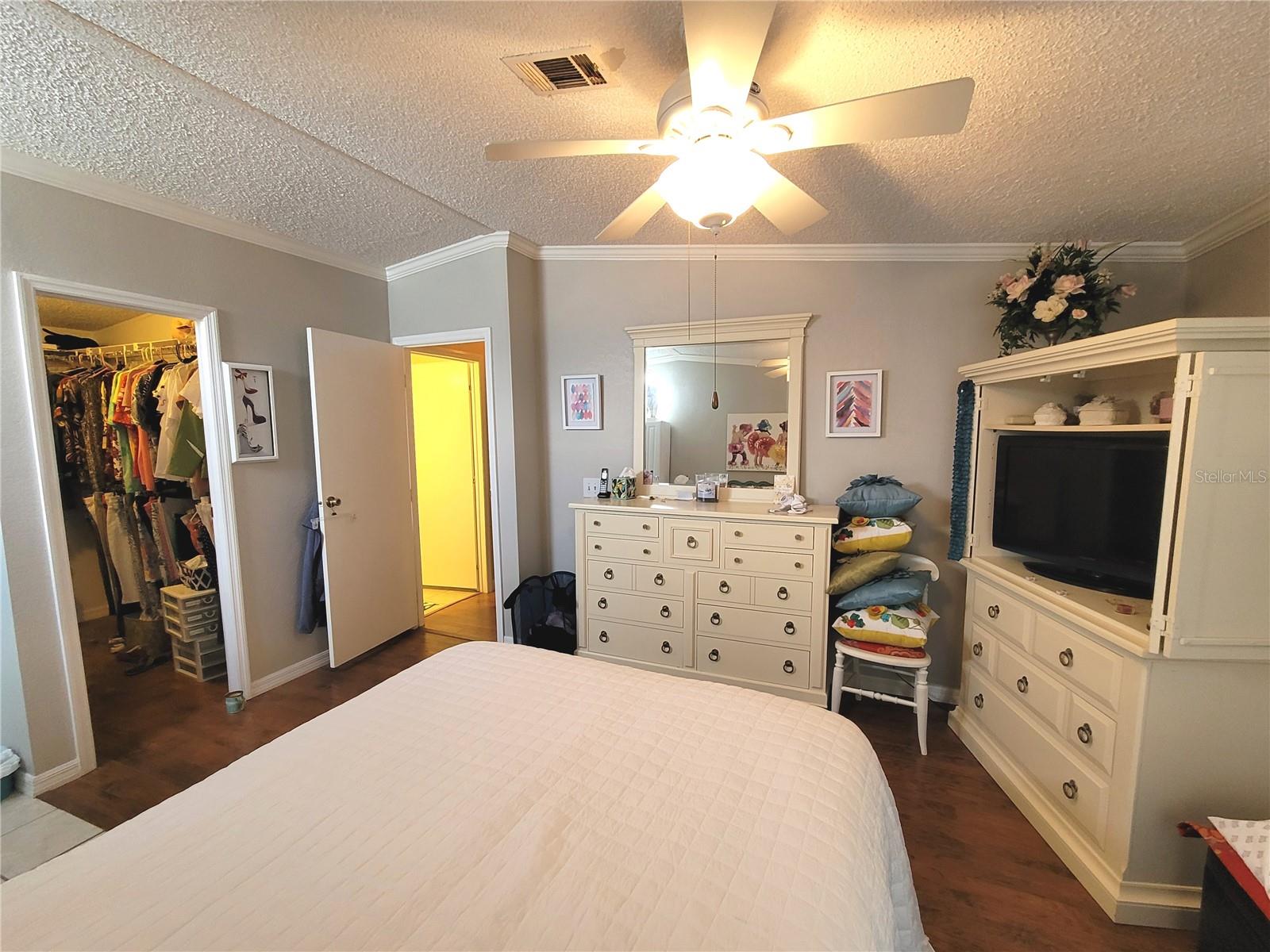 Image 55 of 100 For 298 Townbridge Drive