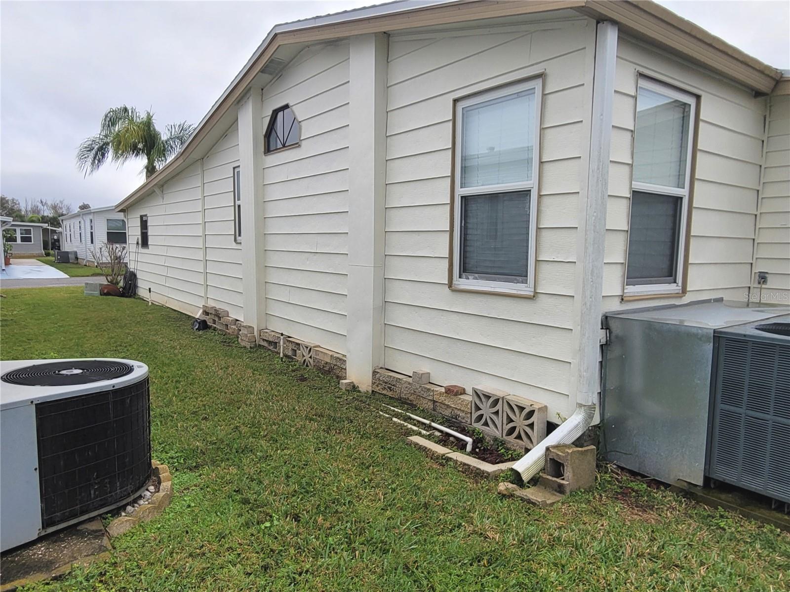 Image 7 of 100 For 298 Townbridge Drive