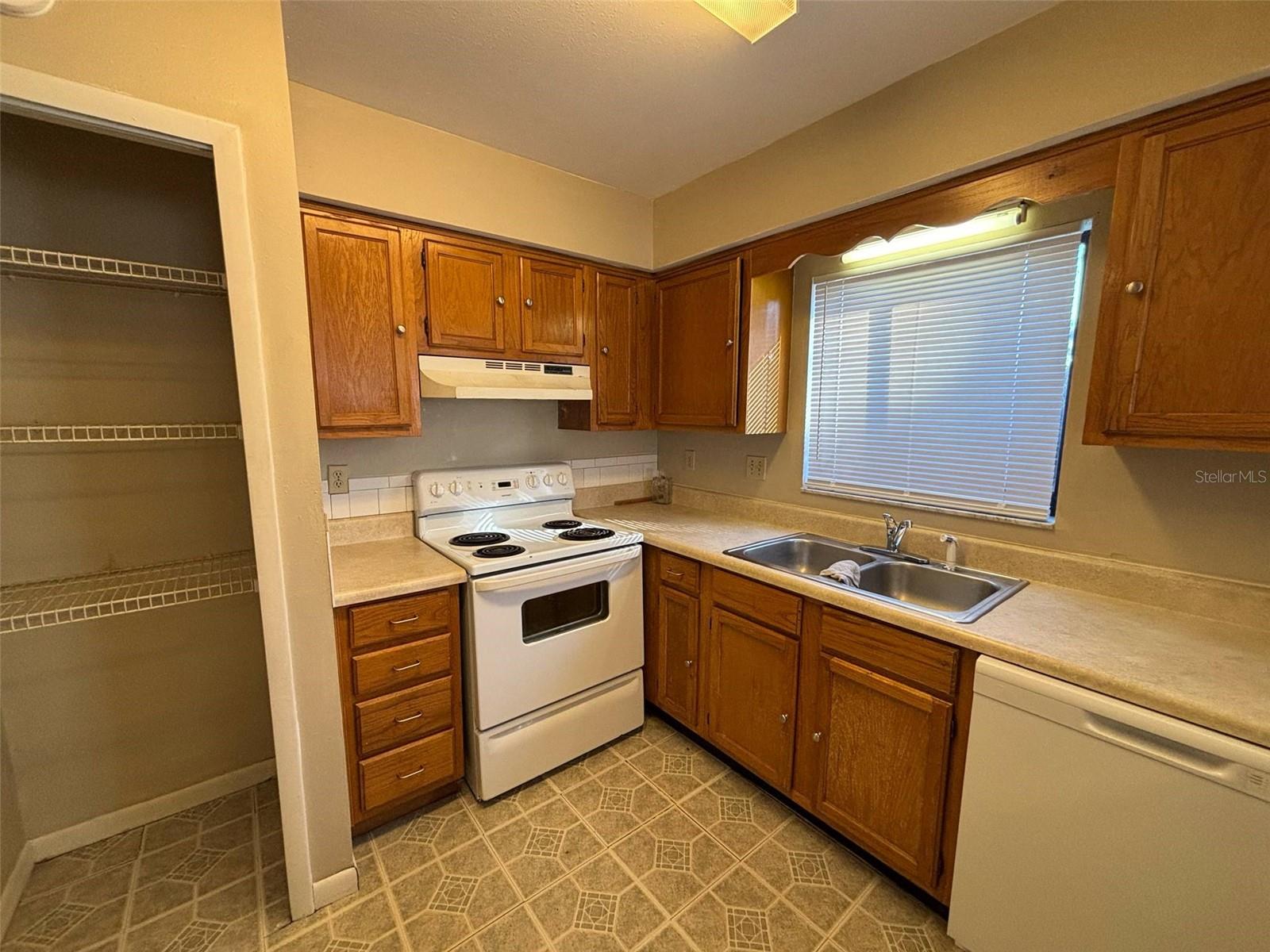 Image 6 of 13 For 812 Floral Avenue