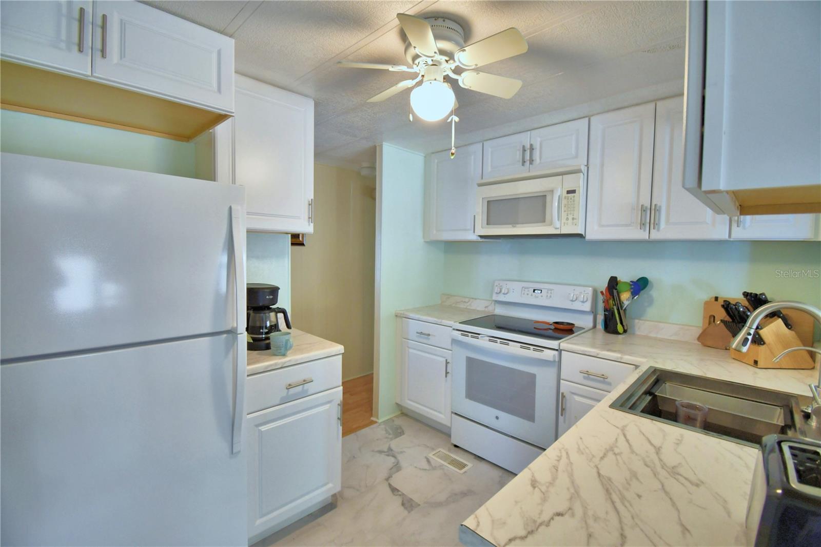 Image 9 of 63 For 4118 Sprucewood Street