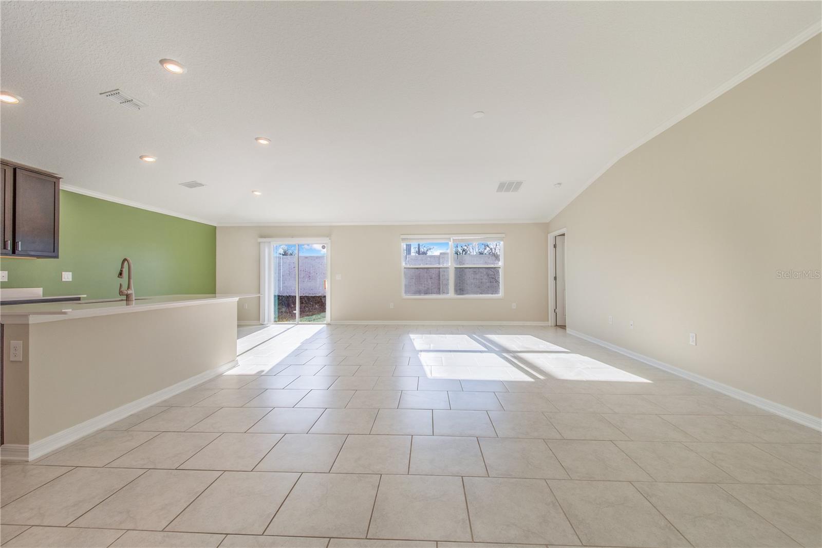 Image 14 of 34 For 355 Estates Court