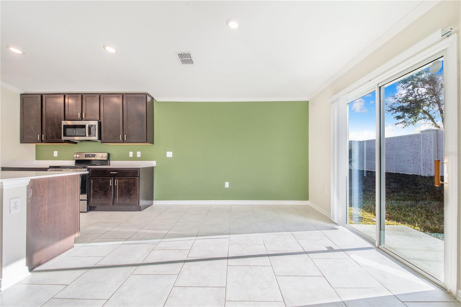 Image 16 of 34 For 355 Estates Court