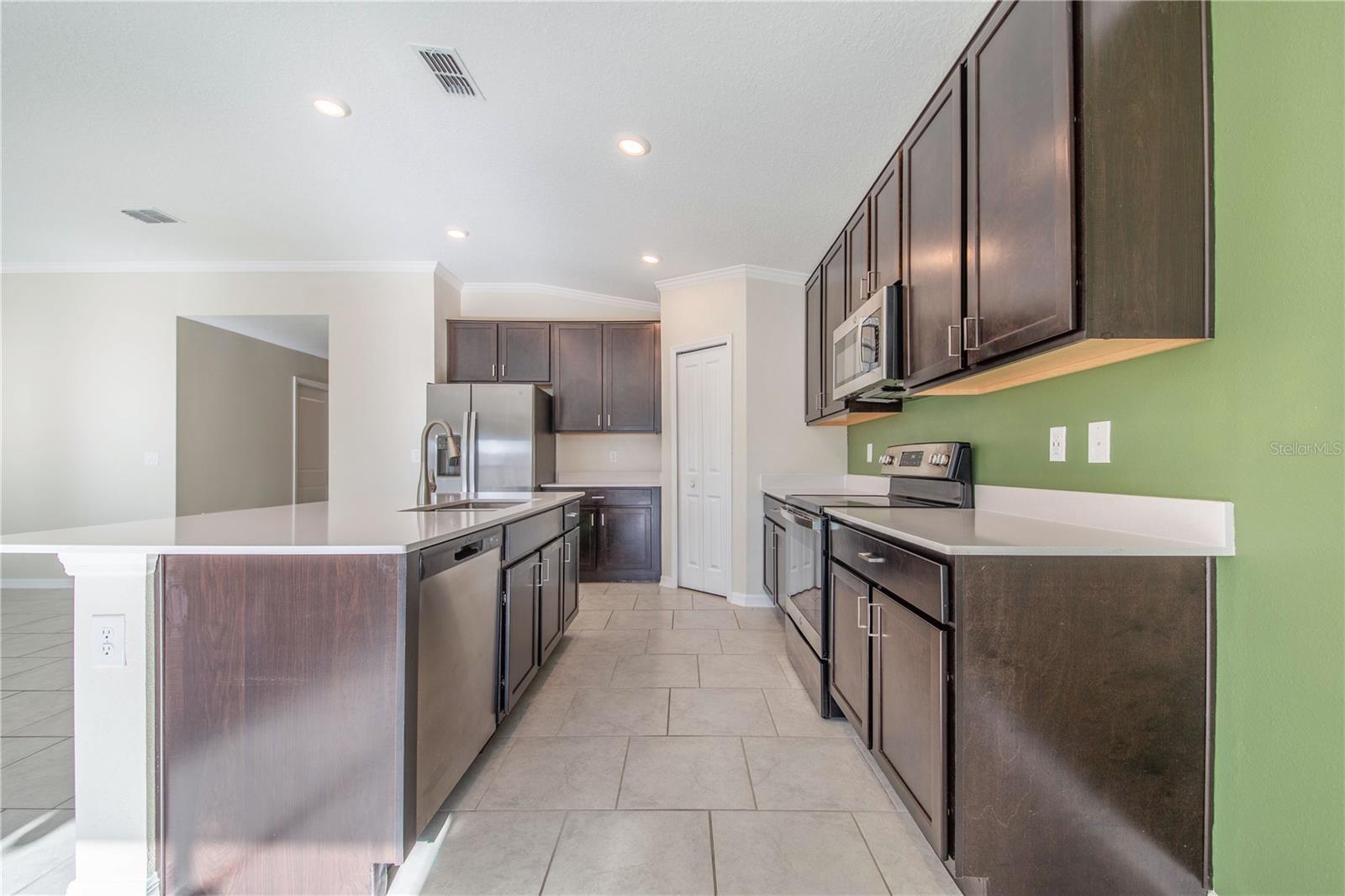 Image 17 of 34 For 355 Estates Court