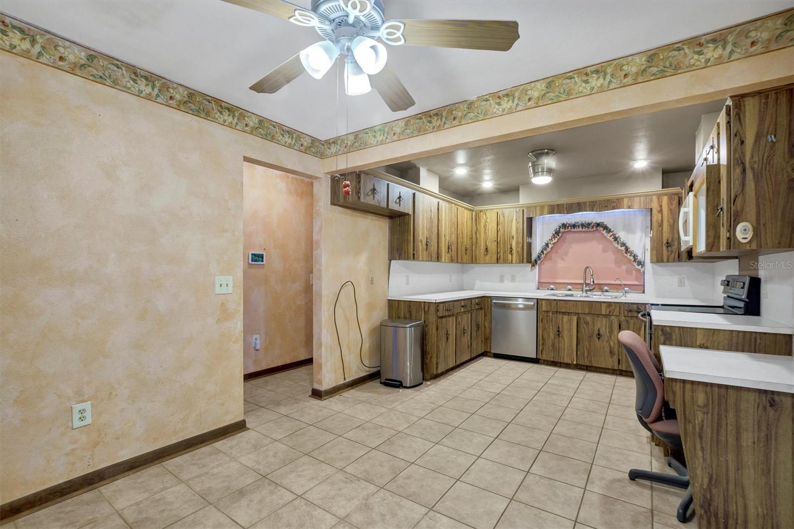 Image 22 of 41 For 295 Glen Avenue