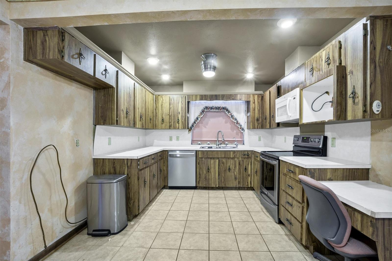 Image 23 of 41 For 295 Glen Avenue